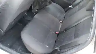 Здавання транспортного засобу ford focus berlina (cak) ghia року 2001 потужний f9da