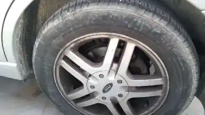 Здавання транспортного засобу ford focus berlina (cak) ghia року 2001 потужний f9da