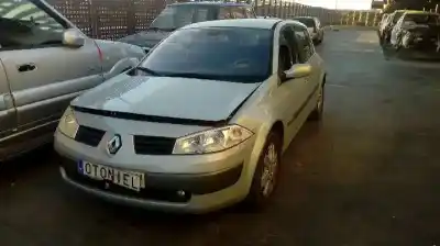 Veículo de Sucata RENAULT MEGANE II SEDÁN (LM0/1_) 1.9 dCi (LM0G LM1G LM2C) do ano 2003 alimentado F9Q B8