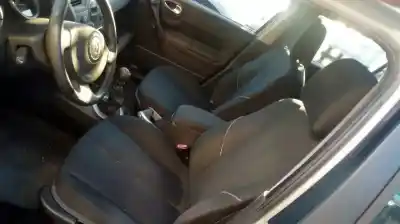 Veículo de Sucata renault megane ii sedán (lm0/1_) 1.9 dci (lm0g lm1g lm2c) do ano 2003 alimentado f9q b8