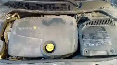 Veículo de Sucata renault megane ii sedán (lm0/1_) 1.9 dci (lm0g lm1g lm2c) do ano 2003 alimentado f9q b8