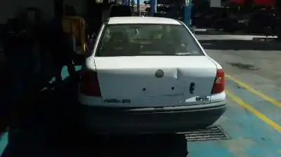 Veicolo di demolizione opel astra f berlina básico dell'anno 1995 alimentato c16se