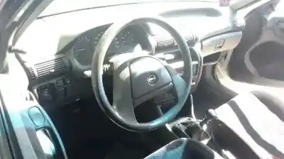 Veicolo di demolizione opel astra f berlina básico dell'anno 1995 alimentato c16se