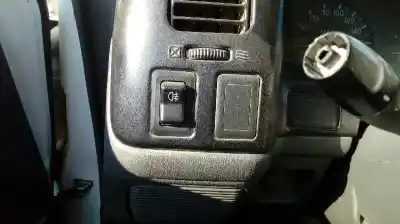 Здавання транспортного засобу mitsubishi l 200 (k6/7) 2500 td american sport року 2004 потужний 4d56