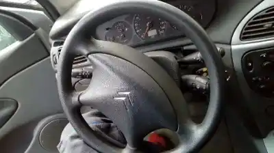 Здавання транспортного засобу citroen c5 berlina 2.2 hdi vivace року 2001 потужний 4hx