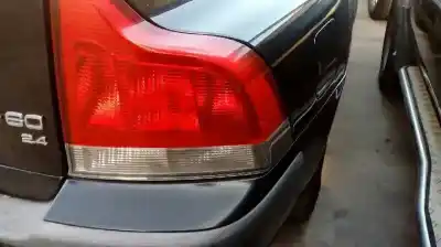 Здавання транспортного засобу volvo s60 berlina 2.4 (125kw) року 2000 потужний b5244s