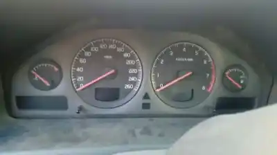 Здавання транспортного засобу volvo s60 berlina 2.4 (125kw) року 2000 потужний b5244s
