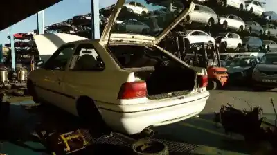 Veicolo di demolizione ford escort berlina/turnier cl berlina dell'anno 1993 alimentato rda