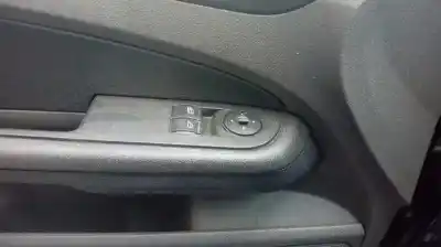Здавання транспортного засобу ford focus berlina (cap) ambiente (d) року 2005 потужний hhda
