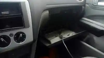 Здавання транспортного засобу ford focus berlina (cap) ambiente (d) року 2005 потужний hhda