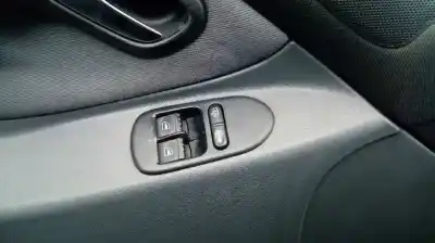 Véhicule à la ferraille seat leon (1m1) signo de l'année 2000 alimenté akl