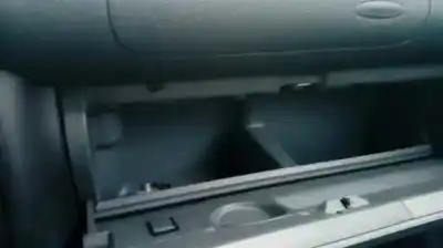 Véhicule à la ferraille seat leon (1m1) signo de l'année 2000 alimenté akl