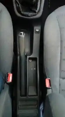 Véhicule à la ferraille seat leon (1m1) signo de l'année 2000 alimenté akl