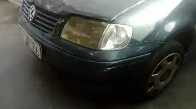 Véhicule à la ferraille volkswagen polo berlina (6n2) conceptline de l'année 2000 alimenté aud
