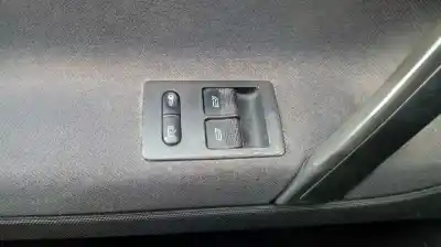 Véhicule à la ferraille volkswagen polo berlina (6n2) conceptline de l'année 2000 alimenté aud