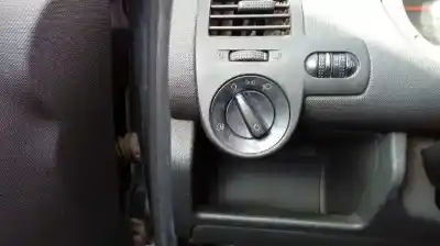 Véhicule à la ferraille volkswagen polo berlina (6n2) conceptline de l'année 2000 alimenté aud