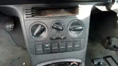 Véhicule à la ferraille volkswagen polo berlina (6n2) conceptline de l'année 2000 alimenté aud