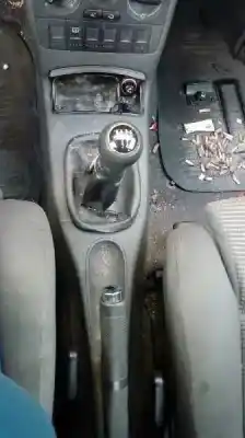 Véhicule à la ferraille volkswagen polo berlina (6n2) conceptline de l'année 2000 alimenté aud