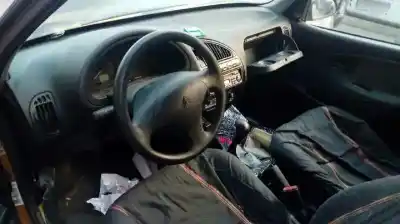 Veículo de Sucata citroen saxo 1.1 sx do ano 2000 alimentado hfx