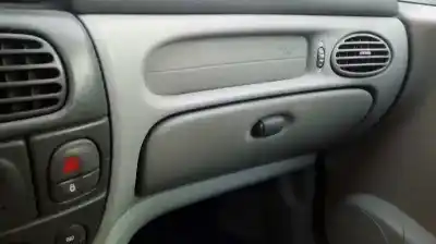 Veículo de Sucata renault scénic i monospace (ja0/1_, fa0_) 1.9 dti (ja1u) do ano 2003 alimentado f9q q7
