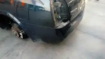Veículo de Sucata nissan primera berlina (p12) visia do ano 2002 alimentado yd22 |