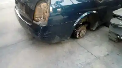Veículo de Sucata nissan primera berlina (p12) visia do ano 2002 alimentado yd22 |