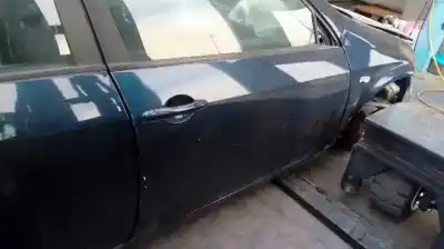 Veículo de Sucata nissan primera berlina (p12) visia do ano 2002 alimentado yd22 |