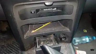 Veículo de Sucata nissan primera berlina (p12) visia do ano 2002 alimentado yd22 |