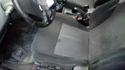 Veículo de Sucata nissan primera berlina (p12) visia do ano 2002 alimentado yd22 |