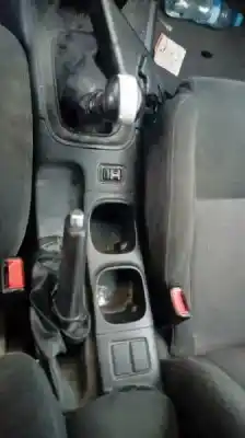 Veículo de Sucata nissan primera berlina (p12) visia do ano 2002 alimentado yd22 |