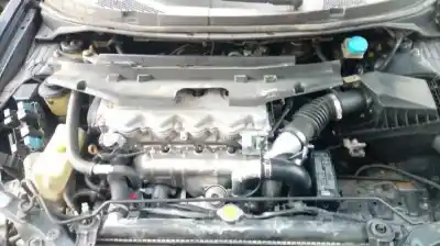 Veículo de Sucata nissan primera berlina (p12) visia do ano 2002 alimentado yd22 |