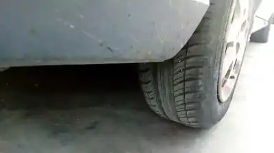 Veículo de Sucata kia rio ls berlina do ano 2003 alimentado a3d