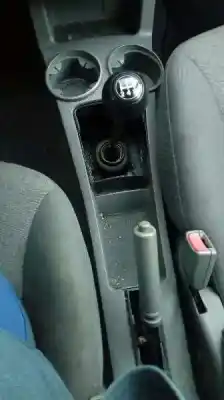 Veículo de Sucata kia rio ls berlina do ano 2003 alimentado a3d