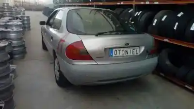 Sloopvoertuig ford mondeo berlina (gd) ambiente van het jaar 2000 aangedreven rfn
