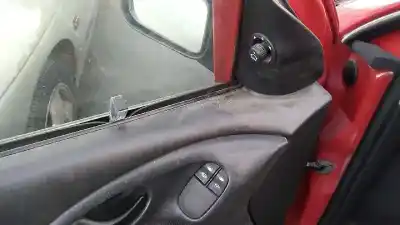 Здавання транспортного засобу ford focus berlina (cak) trend року 2002 потужний f9da