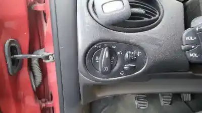 Здавання транспортного засобу ford focus berlina (cak) trend року 2002 потужний f9da