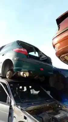 Vehicul casat peugeot 206 berlina e-music al anului 2004 alimentat kfx