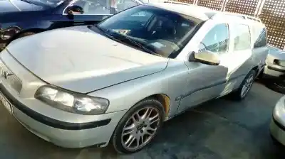 Scrapping Vehicle VOLVO V70 FAMILIAR 2.4 T / 2.5 T of the year 2000 powered B5244T3