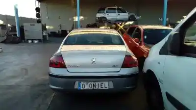 Véhicule à la ferraille peugeot 407 st confort de l'année 2006 alimenté rhr