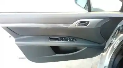Véhicule à la ferraille peugeot 407 st confort de l'année 2006 alimenté rhr