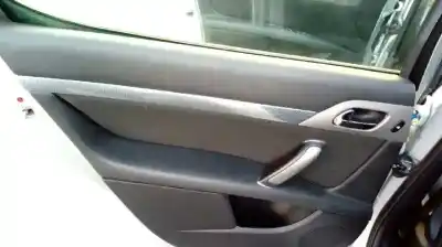 Véhicule à la ferraille peugeot 407 st confort de l'année 2006 alimenté rhr