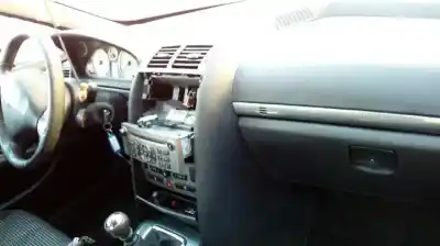 Véhicule à la ferraille peugeot 407 st confort de l'année 2006 alimenté rhr