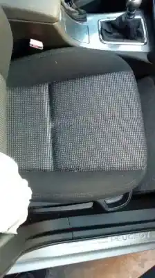 Véhicule à la ferraille peugeot 407 st confort de l'année 2006 alimenté rhr
