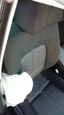 Véhicule à la ferraille peugeot 407 st confort de l'année 2006 alimenté rhr