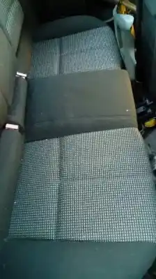 Véhicule à la ferraille peugeot 407 st confort de l'année 2006 alimenté rhr