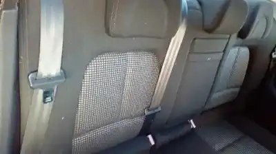 Véhicule à la ferraille peugeot 407 st confort de l'année 2006 alimenté rhr