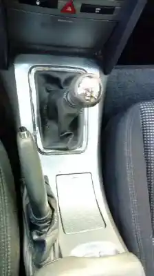 Véhicule à la ferraille peugeot 407 st confort de l'année 2006 alimenté rhr