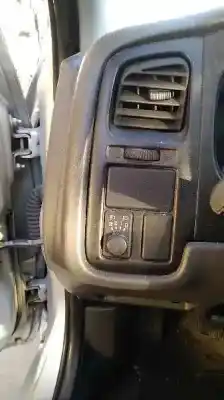 Здавання транспортного засобу nissan primera berlina (p11) básico року 1999 потужний ga16de