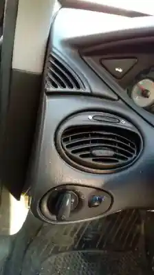 Veicolo di demolizione ford focus berlina (cak) trend dell'anno 2000 alimentato fydb