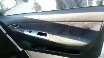 Veículo de Sucata toyota corolla (e12) 1.6 16v do ano 2003 alimentado 3zzfe